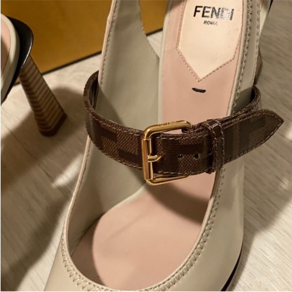 Authentic Fendi - Picture 5 of 6